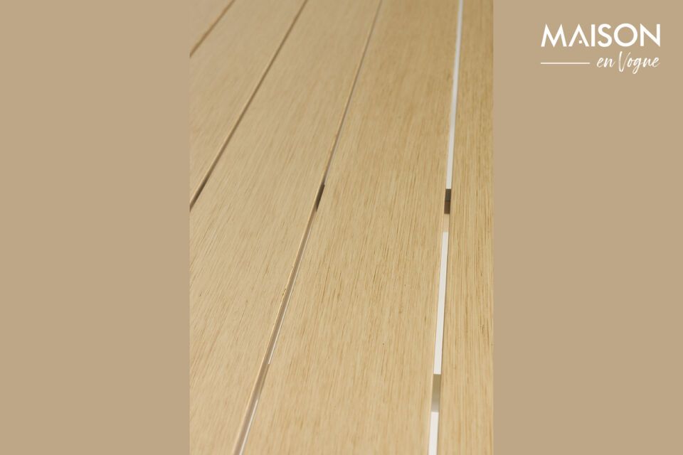 La mesa de jardín de aluminio Vista beige evoca el arte del aire libre y el placer de compartir