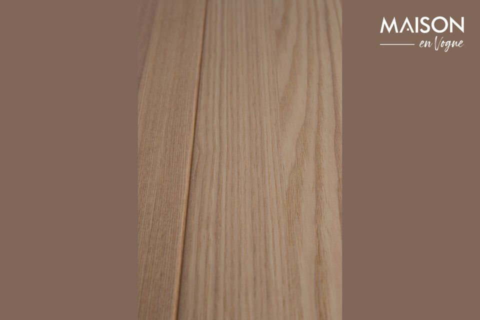 Storm ofrece una variedad de acabados de madera y generosas dimensiones