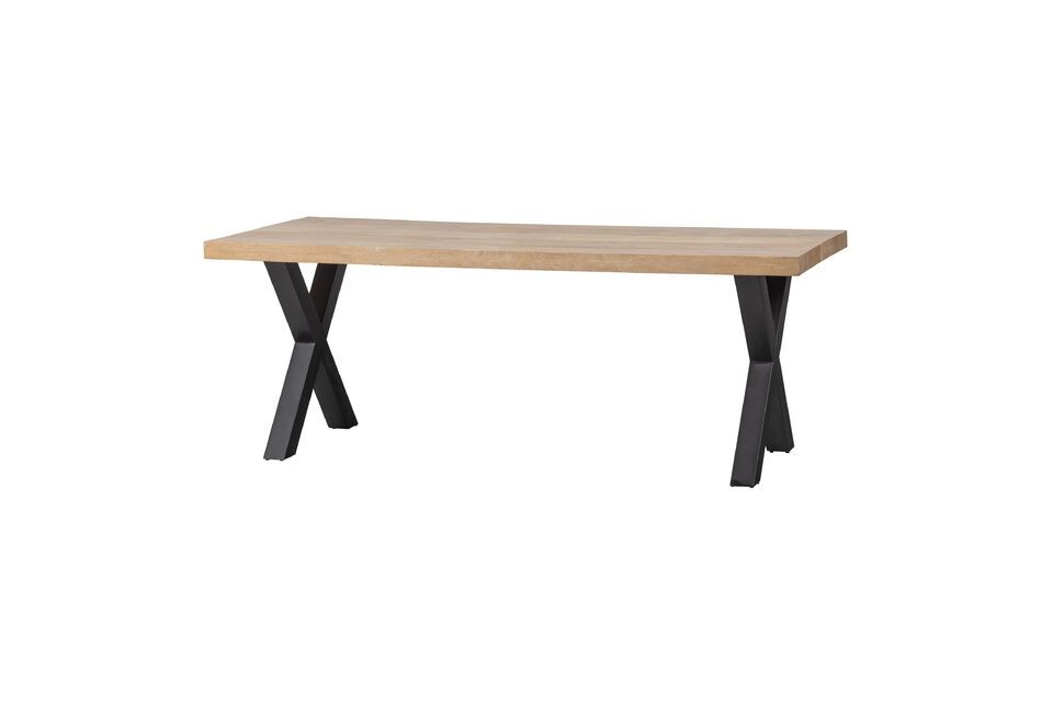 Con su acabado encalado y su pata de metal Alkmaar, esta mesa es a la vez robusta y elegante