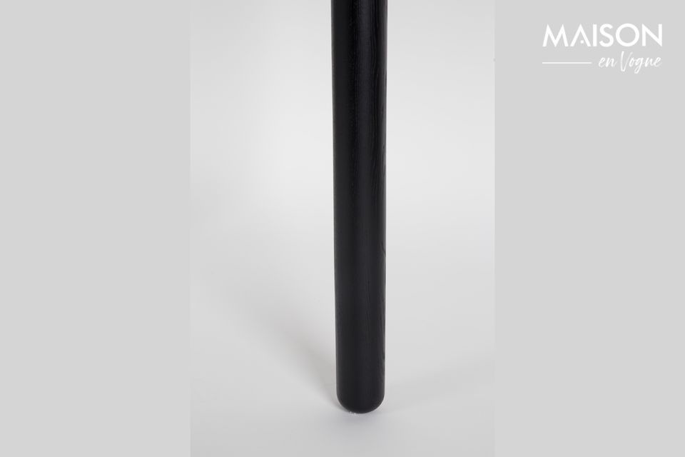 Una mesa contemporánea con detalles elegantes