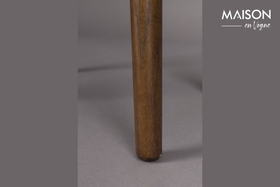 La combinación de esta madera de tonos delicados y su diseño inspirado en los años 50