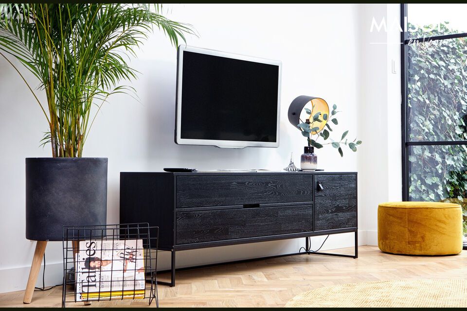 Un soporte de TV de madera y metal, elegante y moderno.