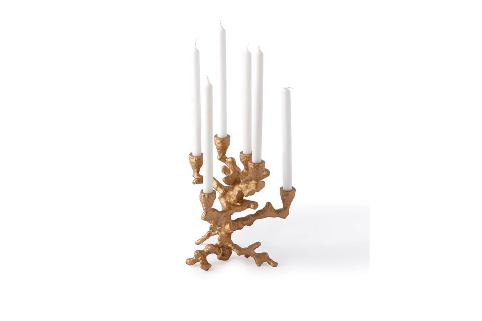 Este candelabro Apple Tree es una pieza totalmente recubierta de aluminio dorado