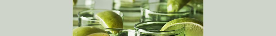 Descriptivo Materiales  Pequeño vaso de agua de cristal verde Beldi