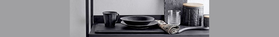 Descriptivo Materiales  Plato de porcelana negra 24 cm Yoko