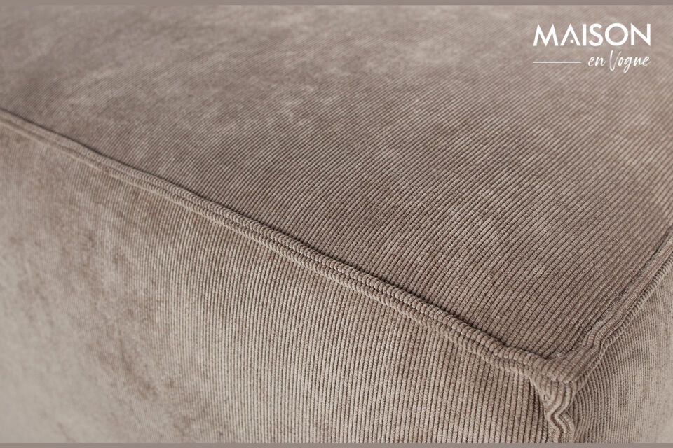 El reposapiés tapizado Lazy de VTwonen es un complemento cómodo y elegante para cualquier espacio