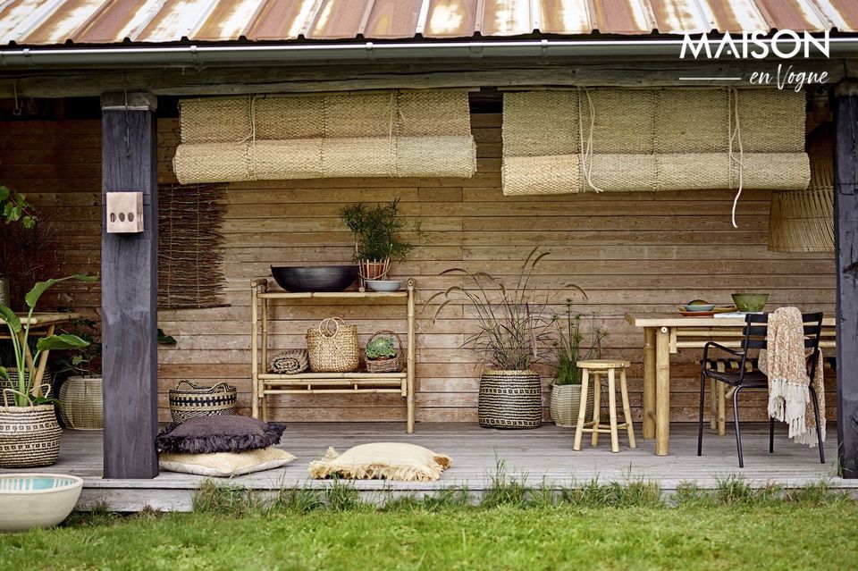 La silla de comedor Monsi es una cómoda silla de exterior con reposabrazos