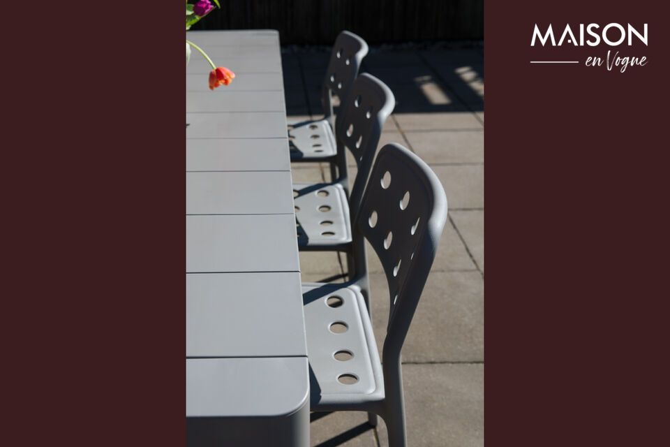 Elegancia discreta para sus momentos al aire libre.