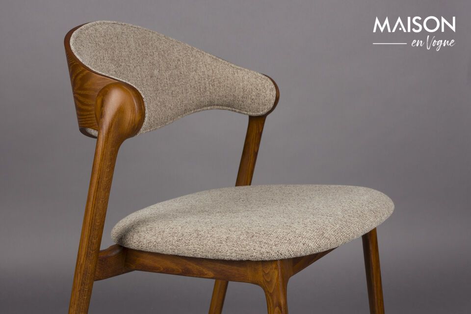 Su diseño evoca los cálidos y nostálgicos interiores de los años 50