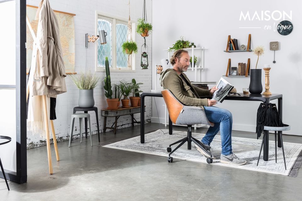 Una refinada silla de oficina con un look vintage