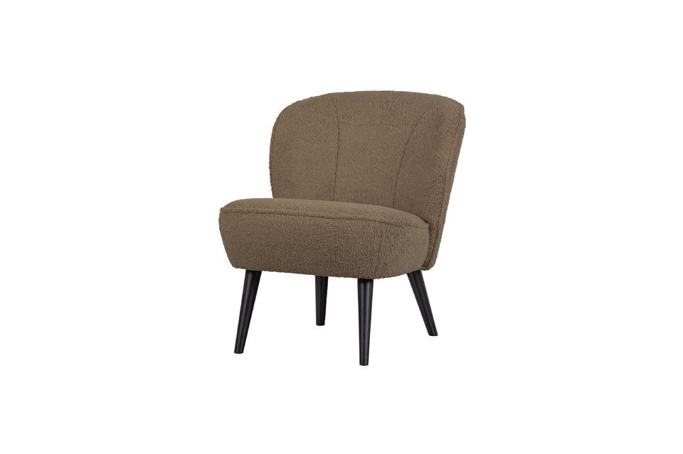 Su original forma redondeada y su lujoso tapizado hacen del sillón Teddy de la serie Sara una