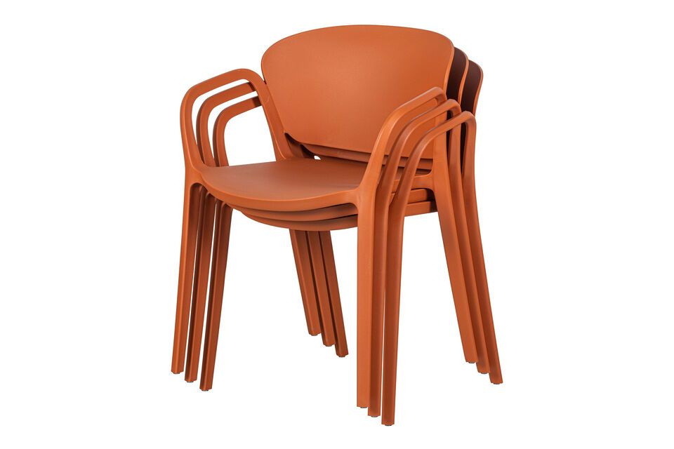 Pero la silla de comedor Bent no sólo es elegante, también es práctica