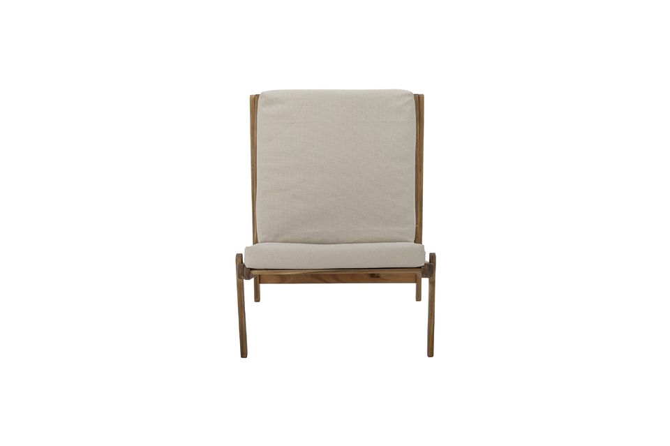 El sillón Gani de Bloomingville está hecho de madera de acacia y refleja el sencillo diseño