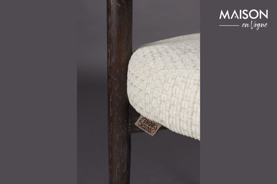 La base de madera maciza color nogal