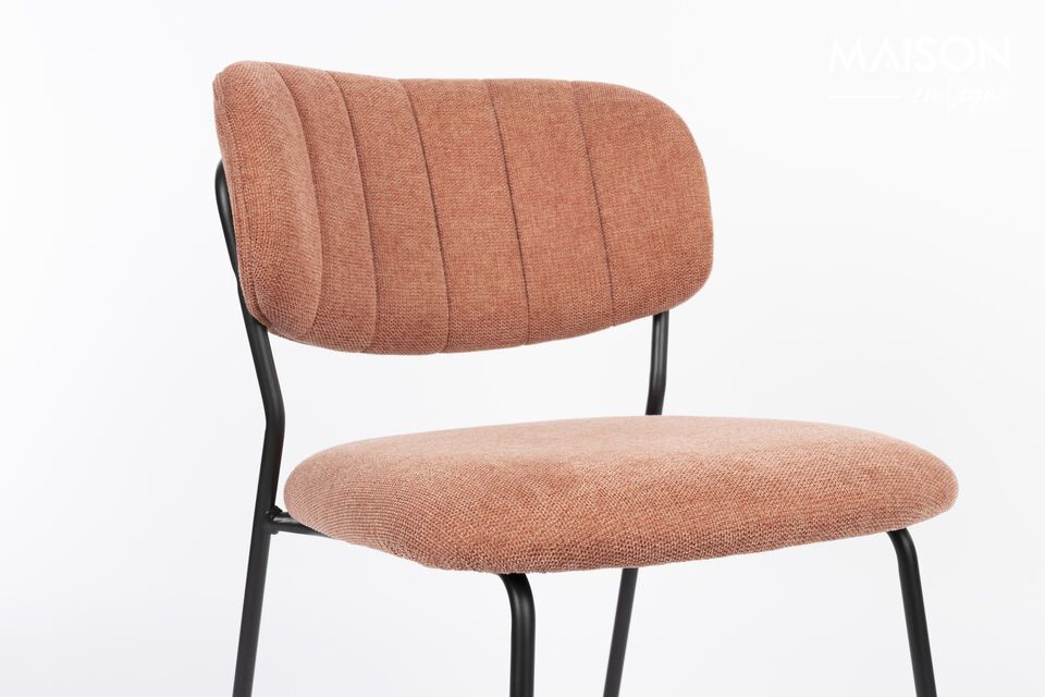 La silla Jolien encarna una sutil elegancia, que combina modernidad y suavidad