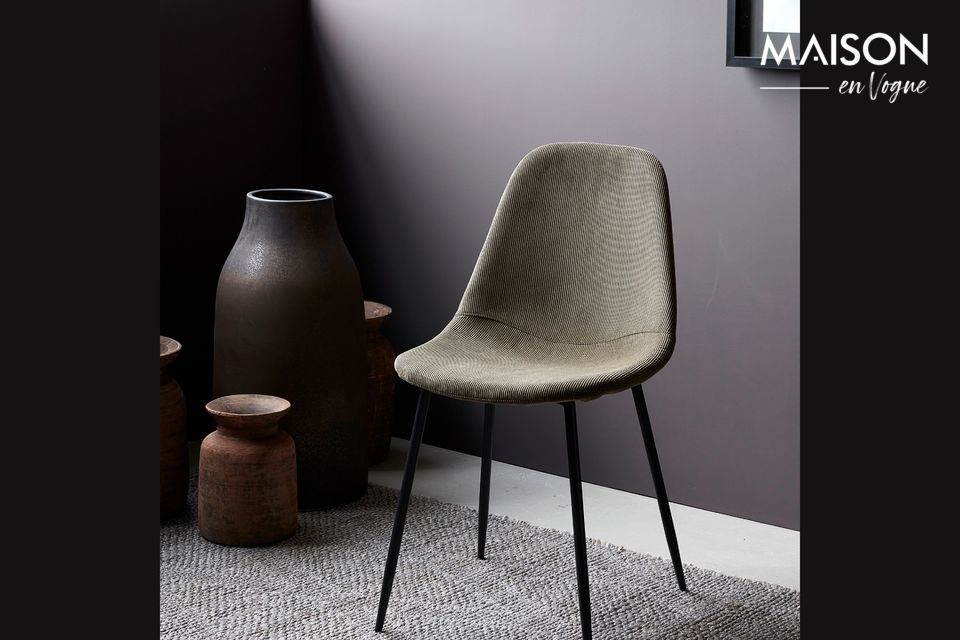 Para tener más asientos en su casa, añada una silla Found