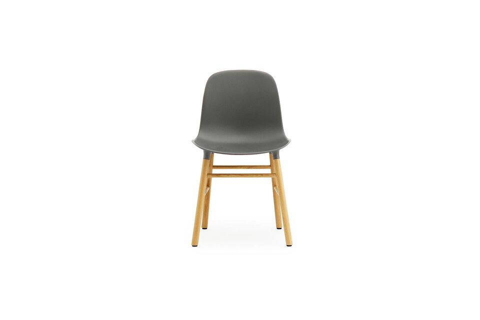 El diseño del asiento y las patas permite una conexión natural y elegante entre las diferentes