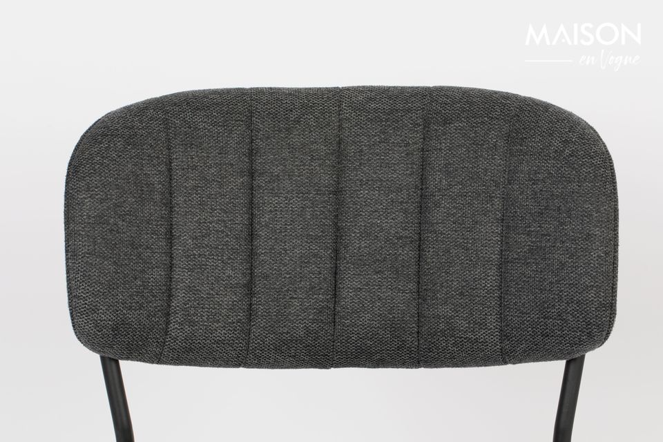 La silla Jolien de la marca White label ofrece un nivel de confort inigualable