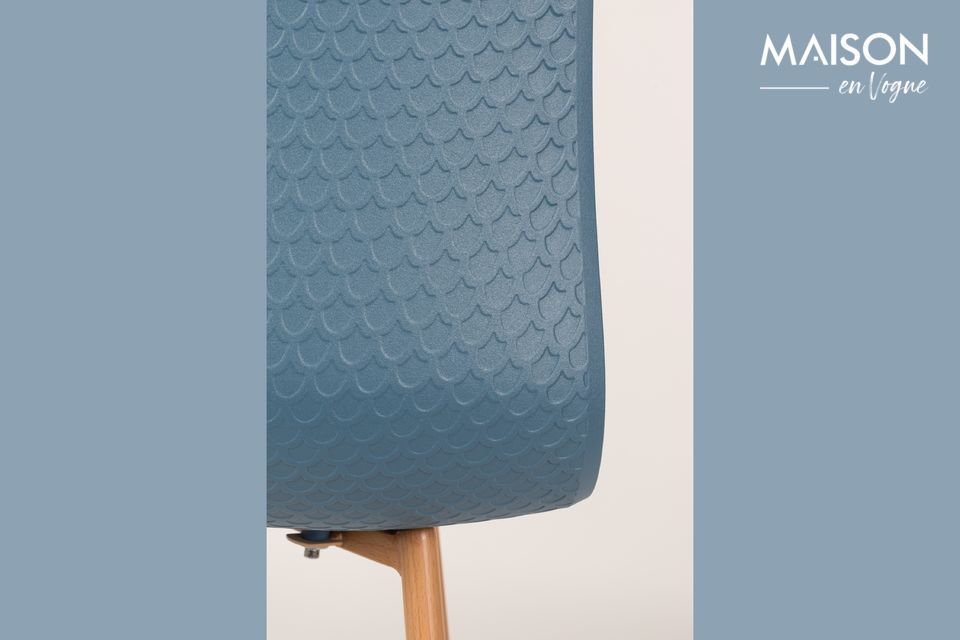 Es un diseño modesto pero elegante propuesto por la silla azul de León
