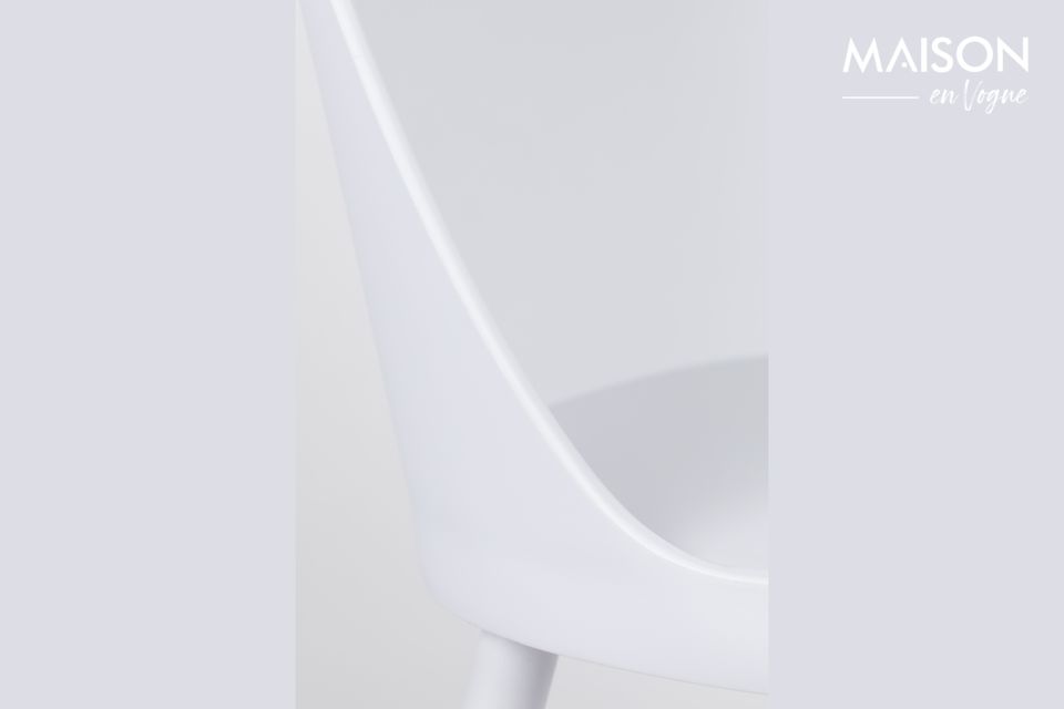 Esta silla Pip blanca de Zuiver encontrará fácilmente su lugar en su interior gracias a su diseño