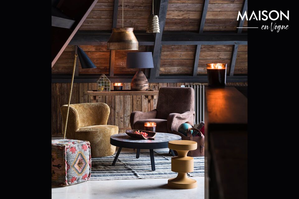 Aporte estilo y comodidad a su espacio con nuestro sillón amarillo.