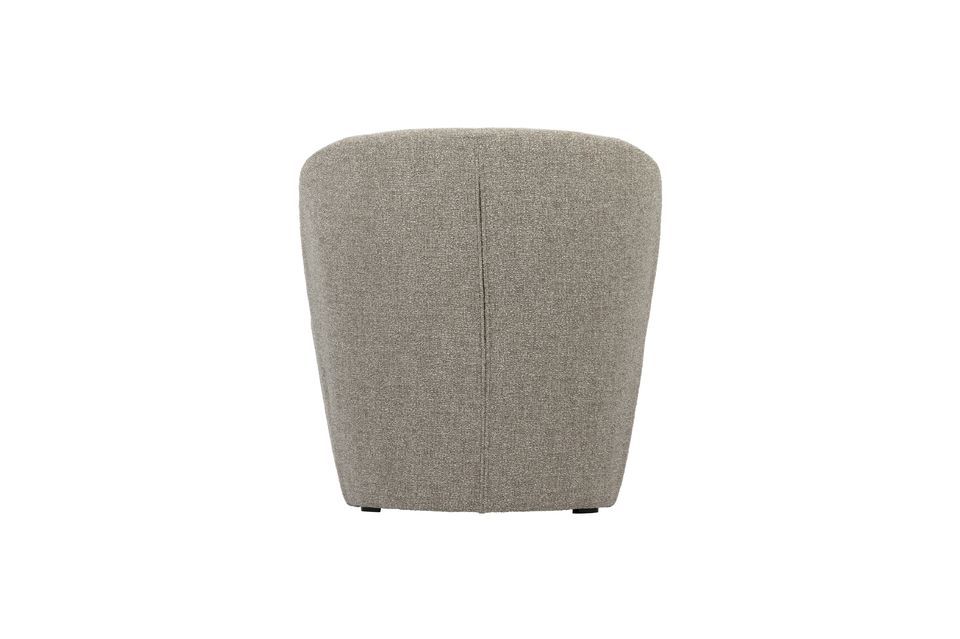 Está acolchado con una tela resistente y sus formas redondas dan a la silla un aspecto agradable