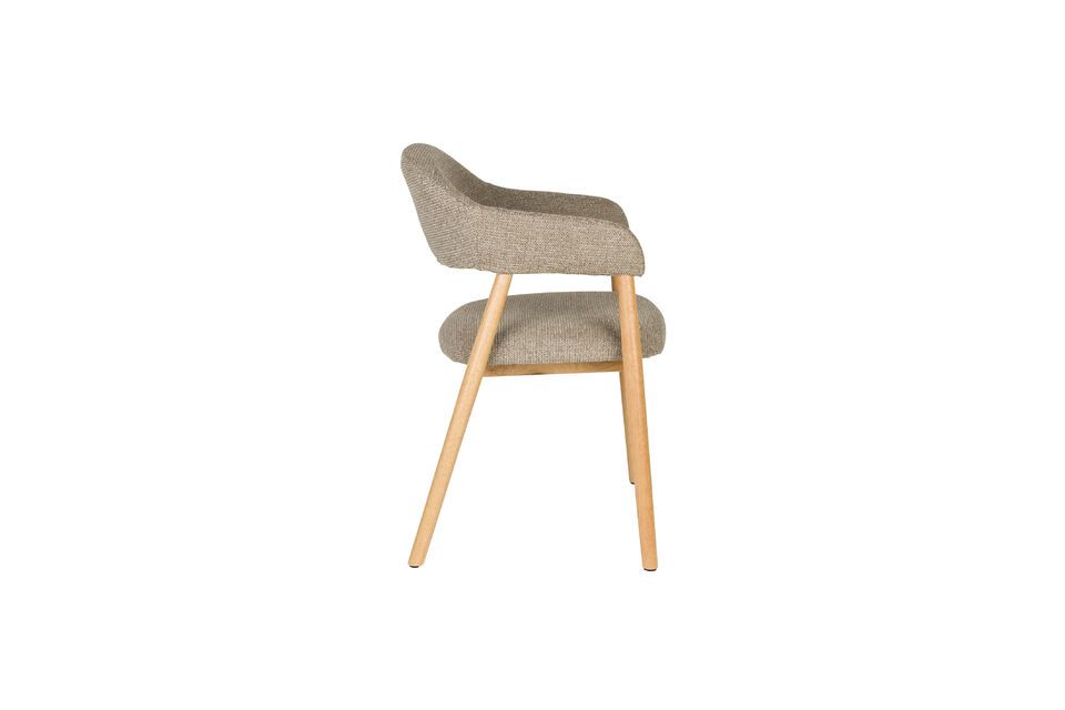 Diseñado para integrarse armoniosamente en un comedor o una zona de lectura