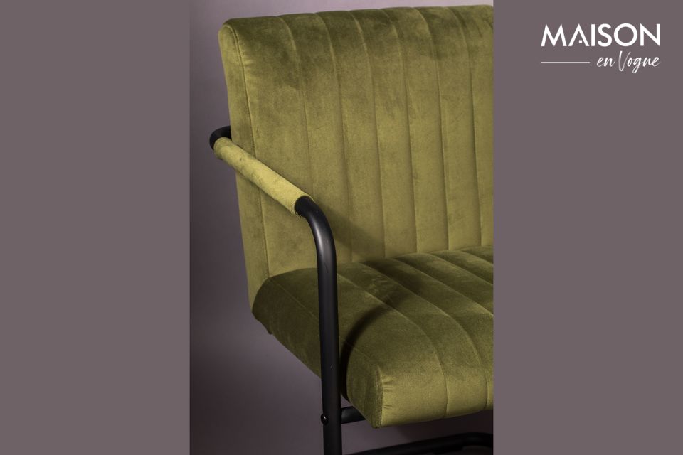 El asiento y el respaldo están cubiertos con un hermoso y suave terciopelo verde oliva (100%