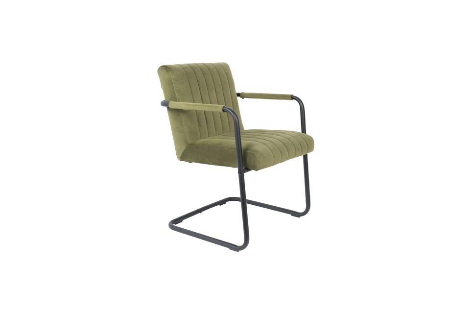 Este sillón es estético, con líneas minimalistas y un asiento cómodo
