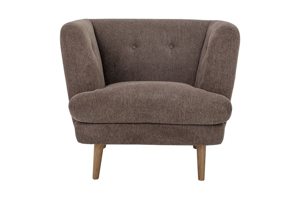 El sillón Elliot de Bloomingville es un hermoso sillón de pino con patas de roble