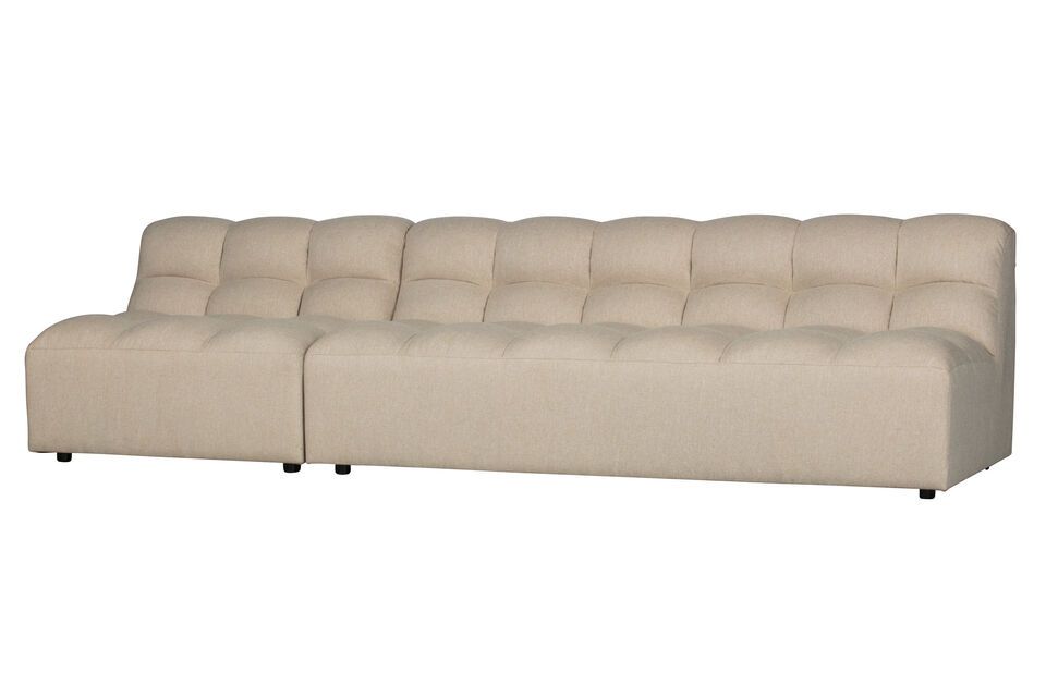 El sofá está disponible en varios colores y diseños para adaptarse a todos los estilos de