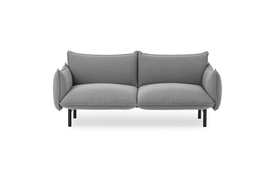 Este sofá de 2 plazas en tejido gris Arca es cómodo y moderno