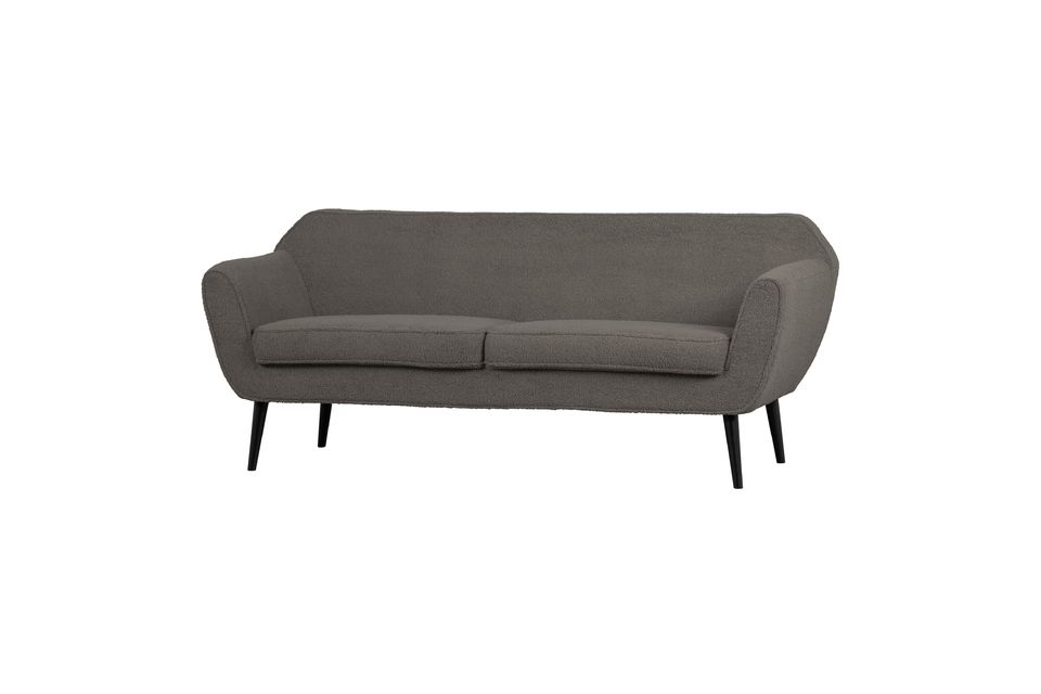 Este lujoso sofá de diseño depurado le ofrece un asiento cómodo