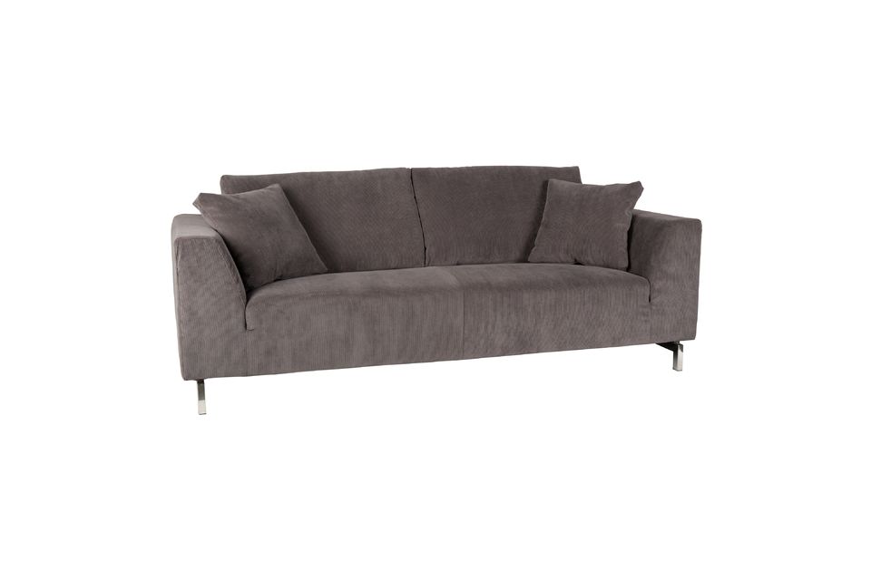 Para optimizar su comodidad, este sofá viene con dos cojines extra