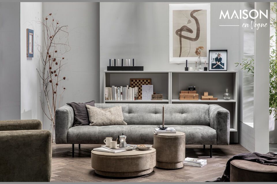 ¿Buscas un sofá espacioso y cómodo para tu salón? ¡El sofá SKIN de 4 plazas de la marca
