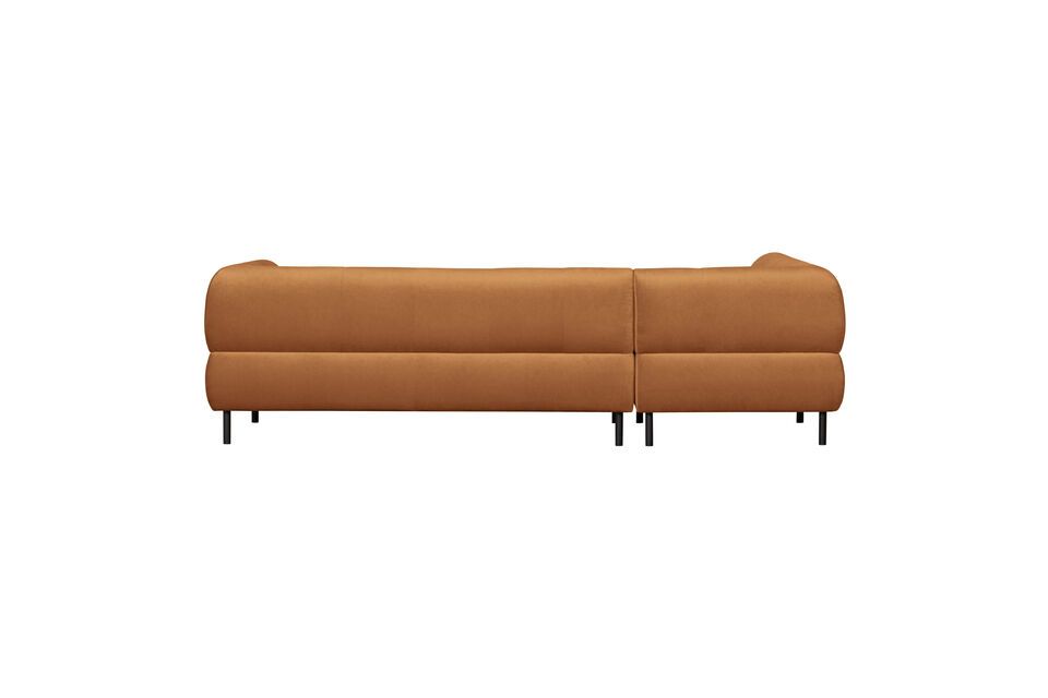 El sofá esquinero izquierdo Lloyd impresiona por su generoso tamaño y su diseño limpio
