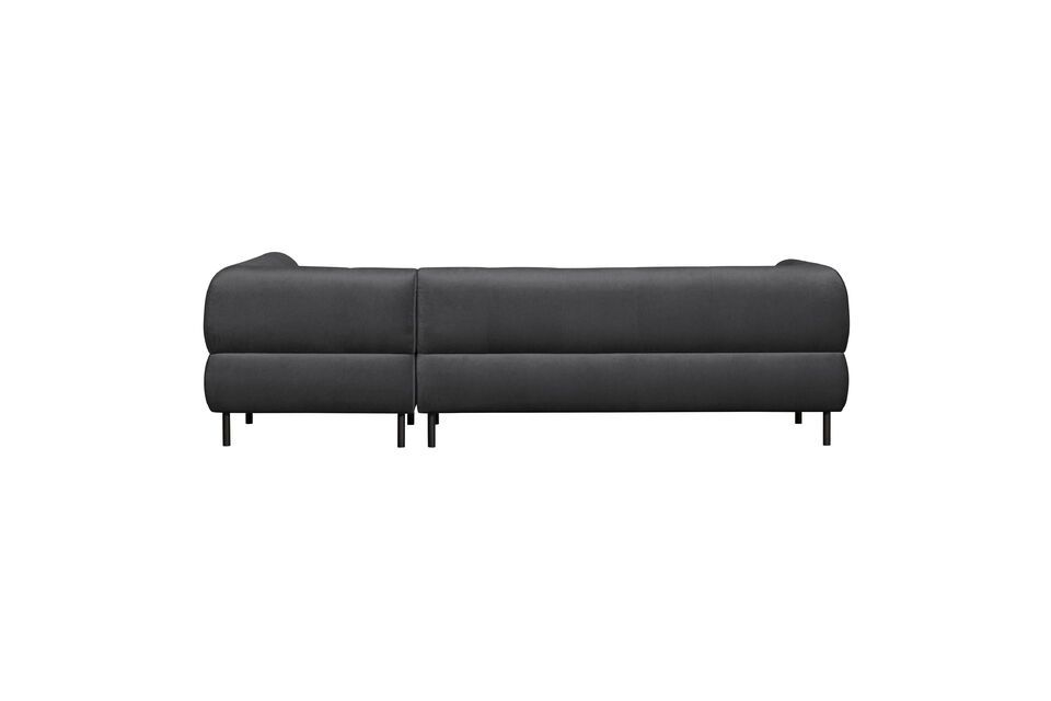El sofá esquinero derecho Lloyd tiene un tamaño generoso y una forma pensada para la relajación y