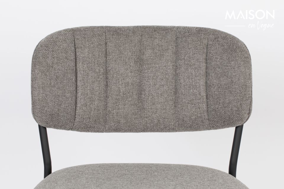 También está disponible en versión de silla y sillón para crear una perfecta armonía en su