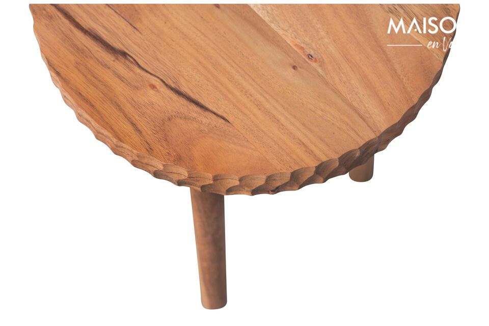 Su madera de acacia lo convierte en un objeto decorativo que destaca por su robustez y calidad