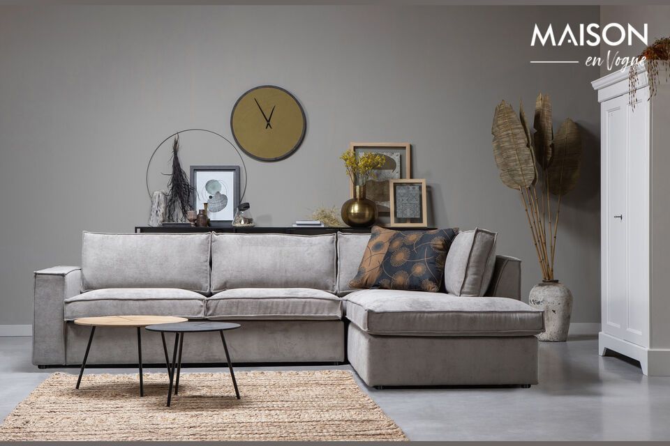 Relájate con estilo en este cómodo y resistente sofá